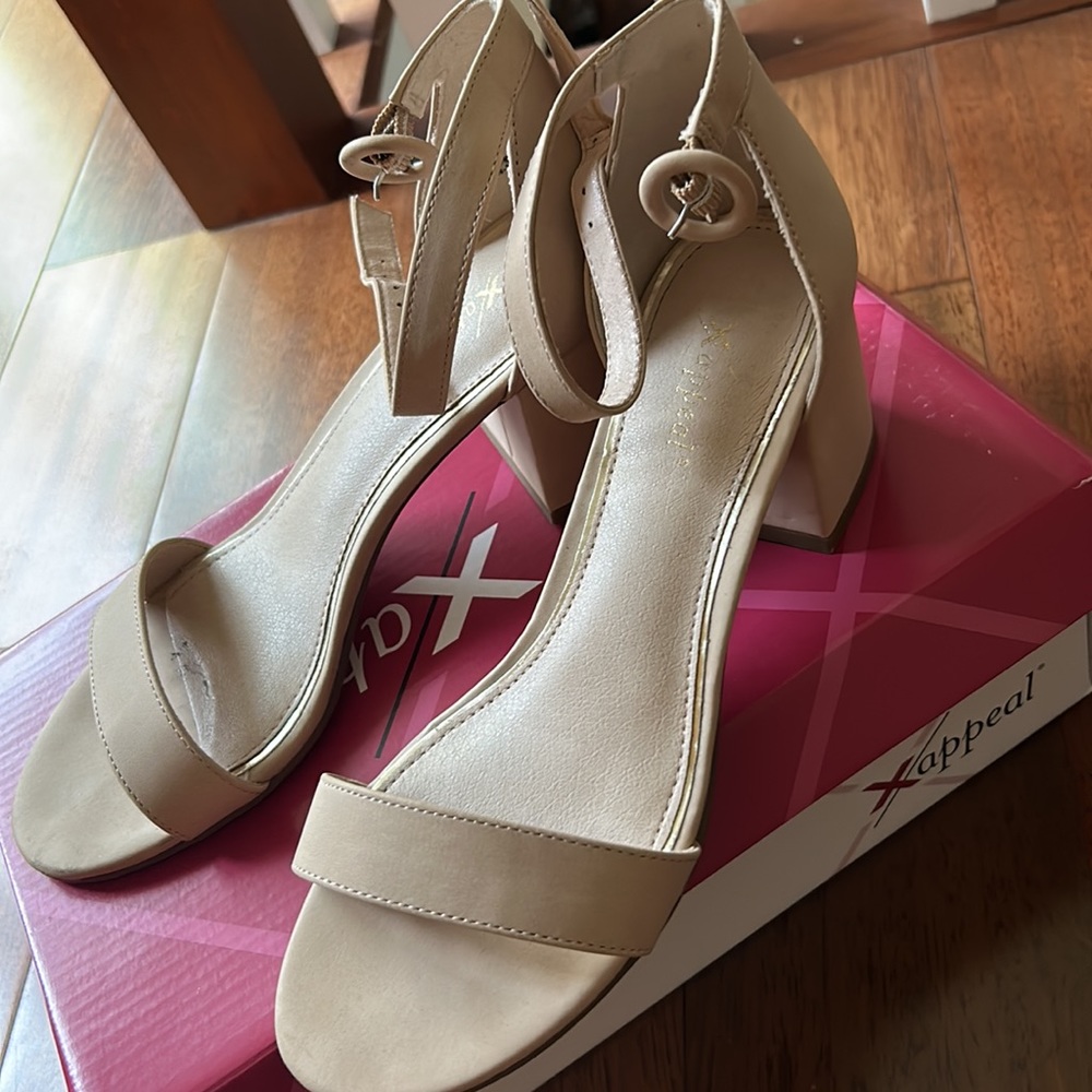 ๐HP๐ Womenโs strap sandals, heels in nude size 7.5. - Picture 3 of 14